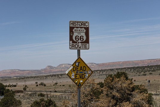 Route 66 mit Dead End in New Mexico